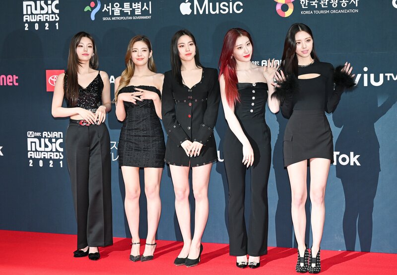211211 ITZY at MAMA 2021 Red Carpet documents 2