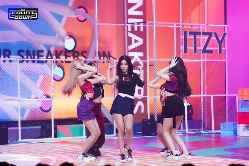 220721 ITZY - 'SNEAKERS' at M Countdown documents 5