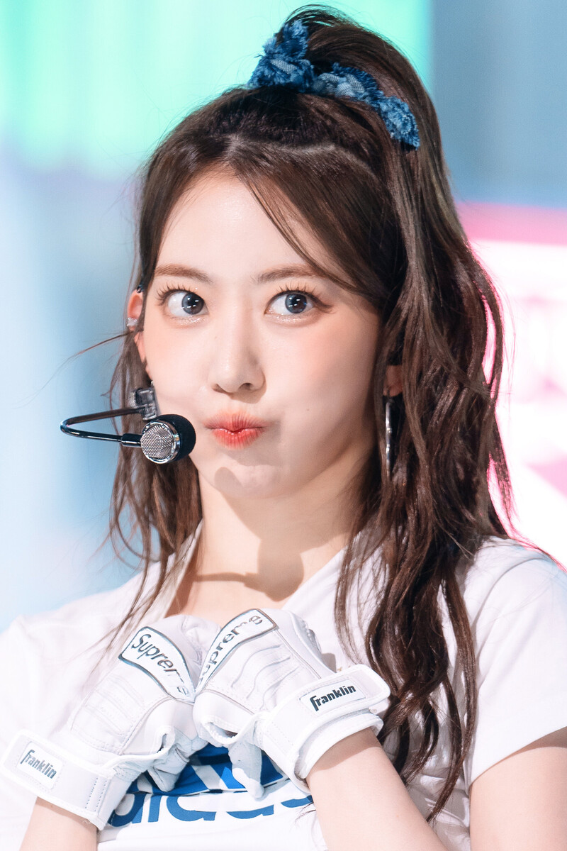 221023 LE SSERAFIM Sakura - 'ANTIFRAGILE' at Inkigayo documents 21