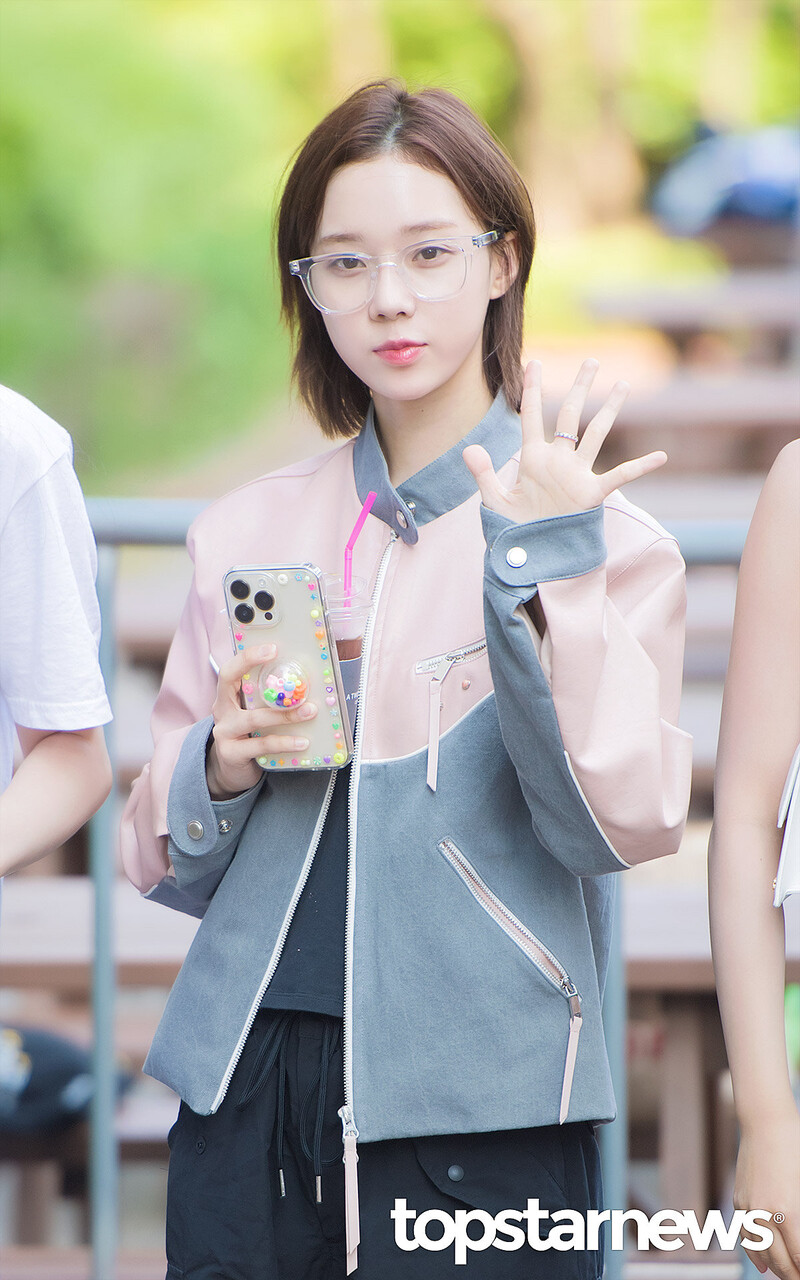 230519 aespa Winter - Music Bank Commute documents 1