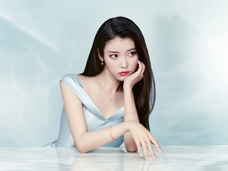 IU for J.ESTINA 'Summer Wave' 2021 Summer Collection documents 2