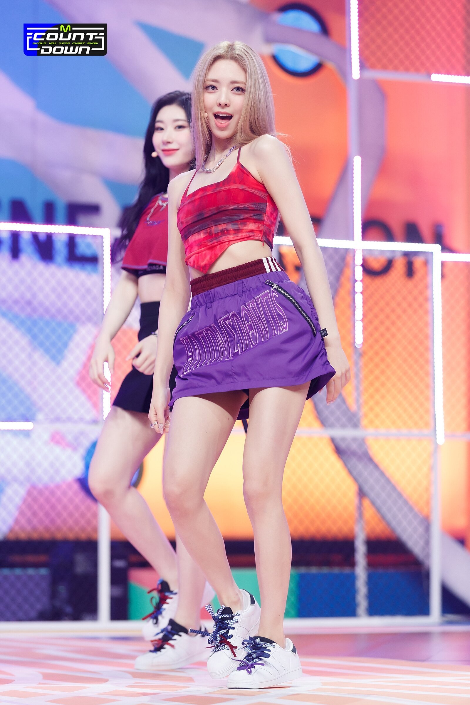 220721 ITZY Yuna - 'SNEAKERS' at M Countdown | kpopping