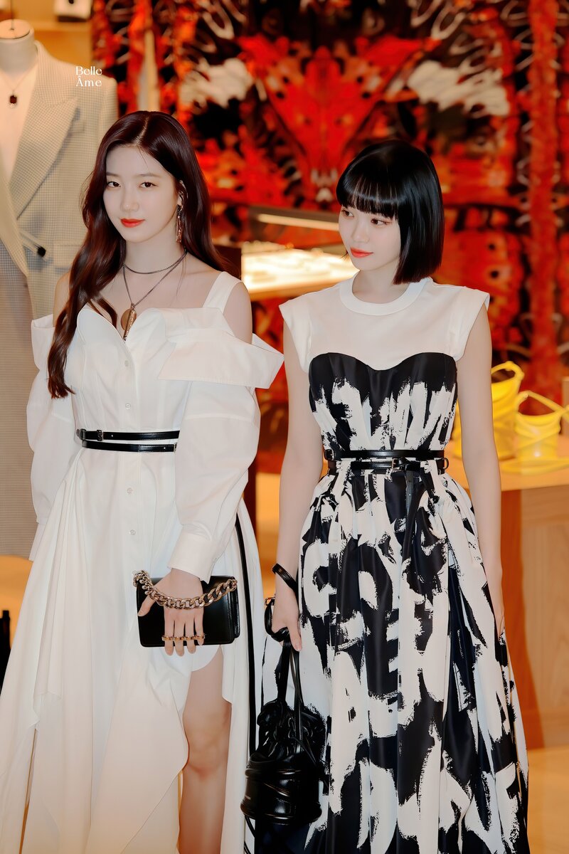 220514 Kazuha and Chaewon for Alexander McQueen Re-Opening at the Lotte Department Store documents 1
