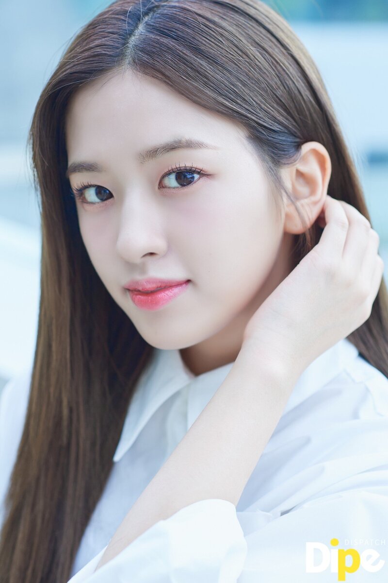 221002 IVE Yujin Red Cross 'Everyone Campaign' Photoshoot by Dispatch documents 1