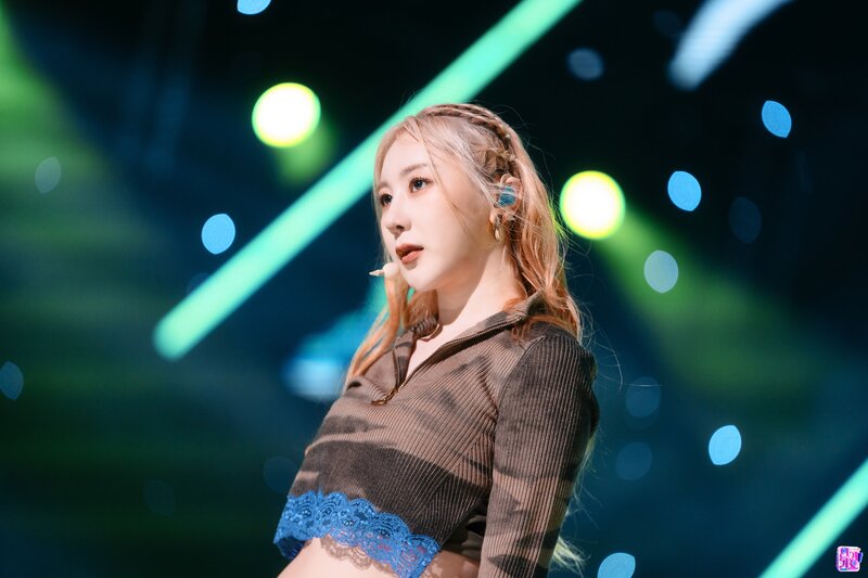 230423 LEE CHAE YEON - 'KNOCK' at Inkigayo documents 6