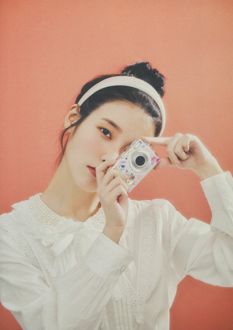 IU - 5th Official ‘UAENA’ Fanclub Kit [SCANS] documents 1