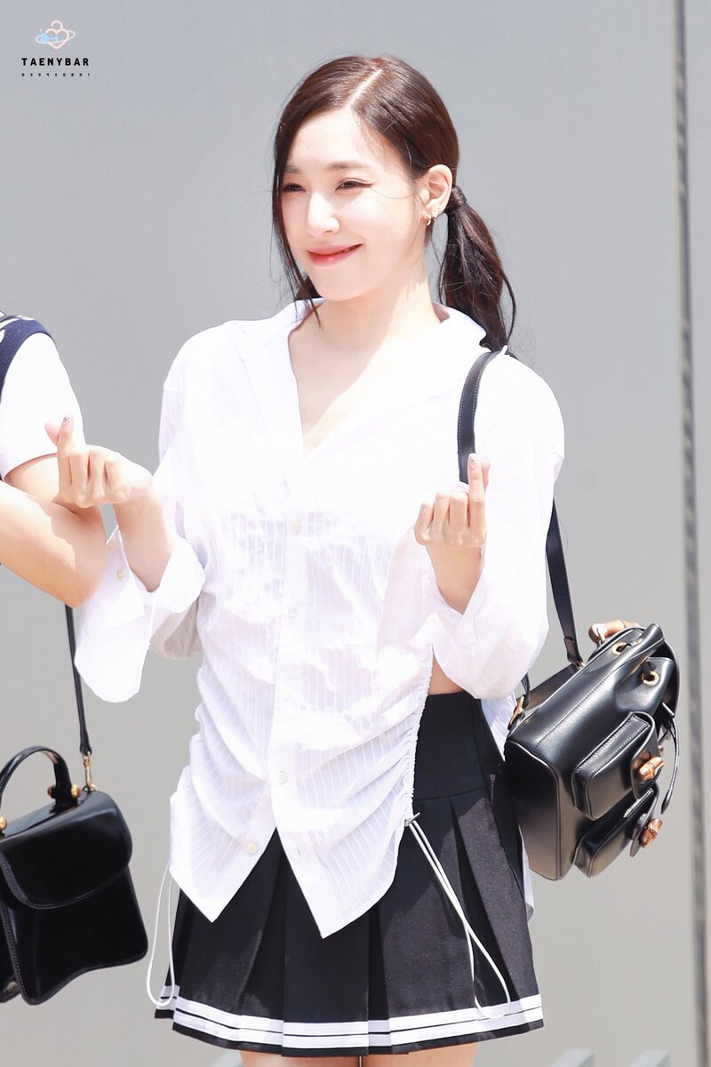 220728 SNSD Tiffany - 'Knowing Bros' Filming documents 3