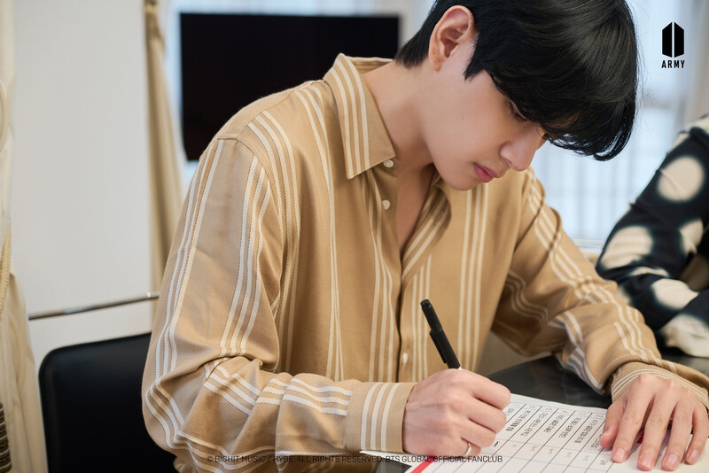 221222 BTS Weverse Update - BTS Investor's Club Behind Cuts documents 6