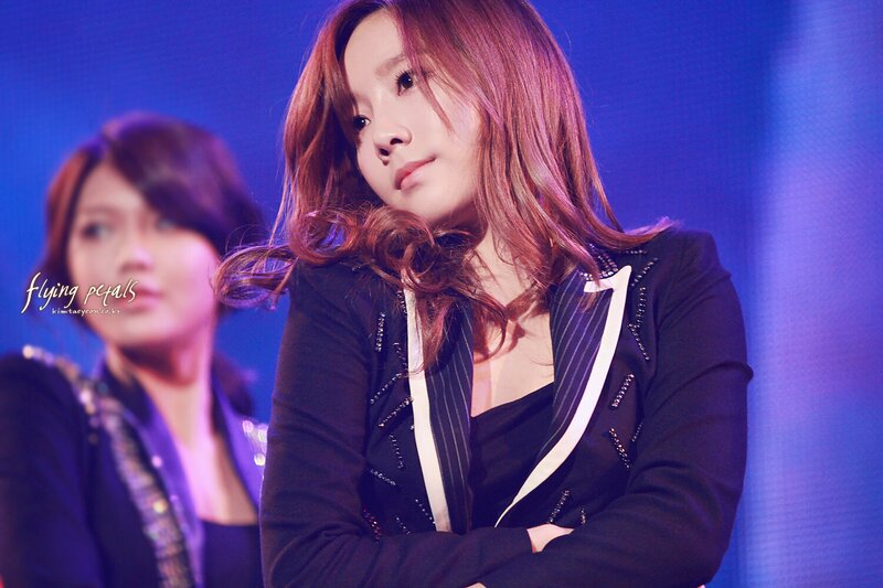 121021 Girls' Generation Taeyeon at GS& Concert documents 15