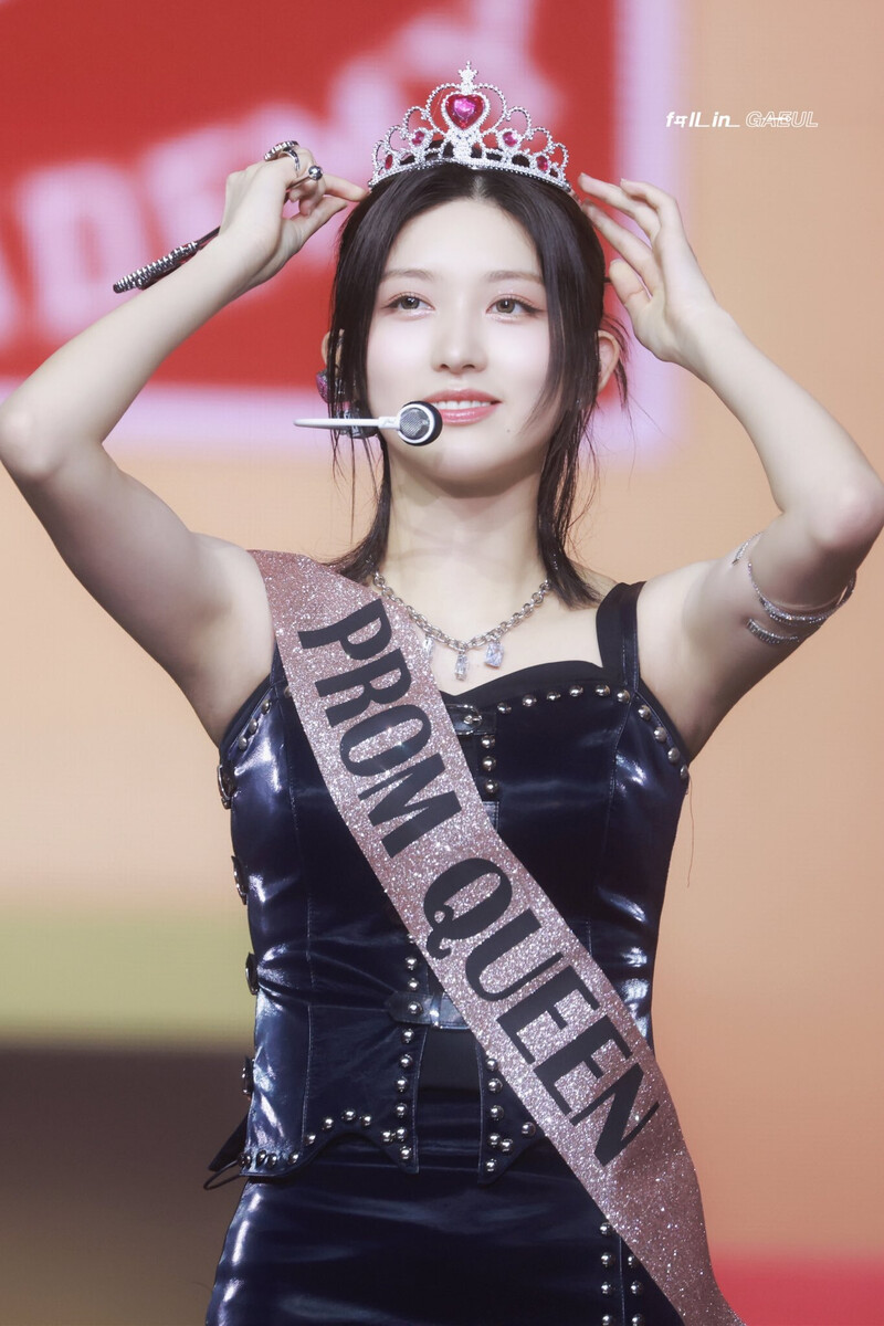 230212 IVE Gaeul - The First Fan Concert 'The Prom Queens' Day 2 documents 3