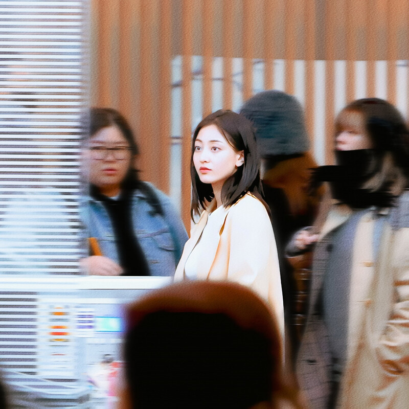 231215 TWICE Jihyo at Incheon International Airport documents 4