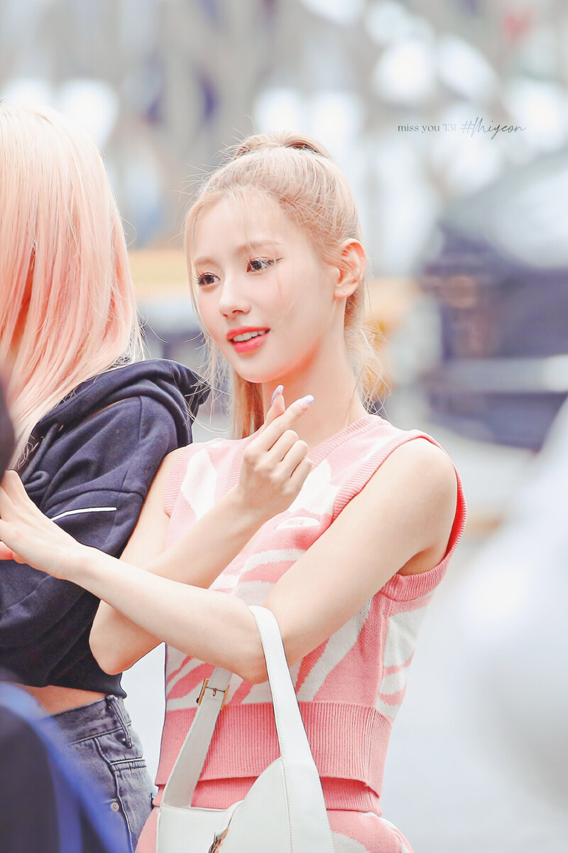 220624 (G)I-DLE Miyeon - Music Bank Commute documents 7
