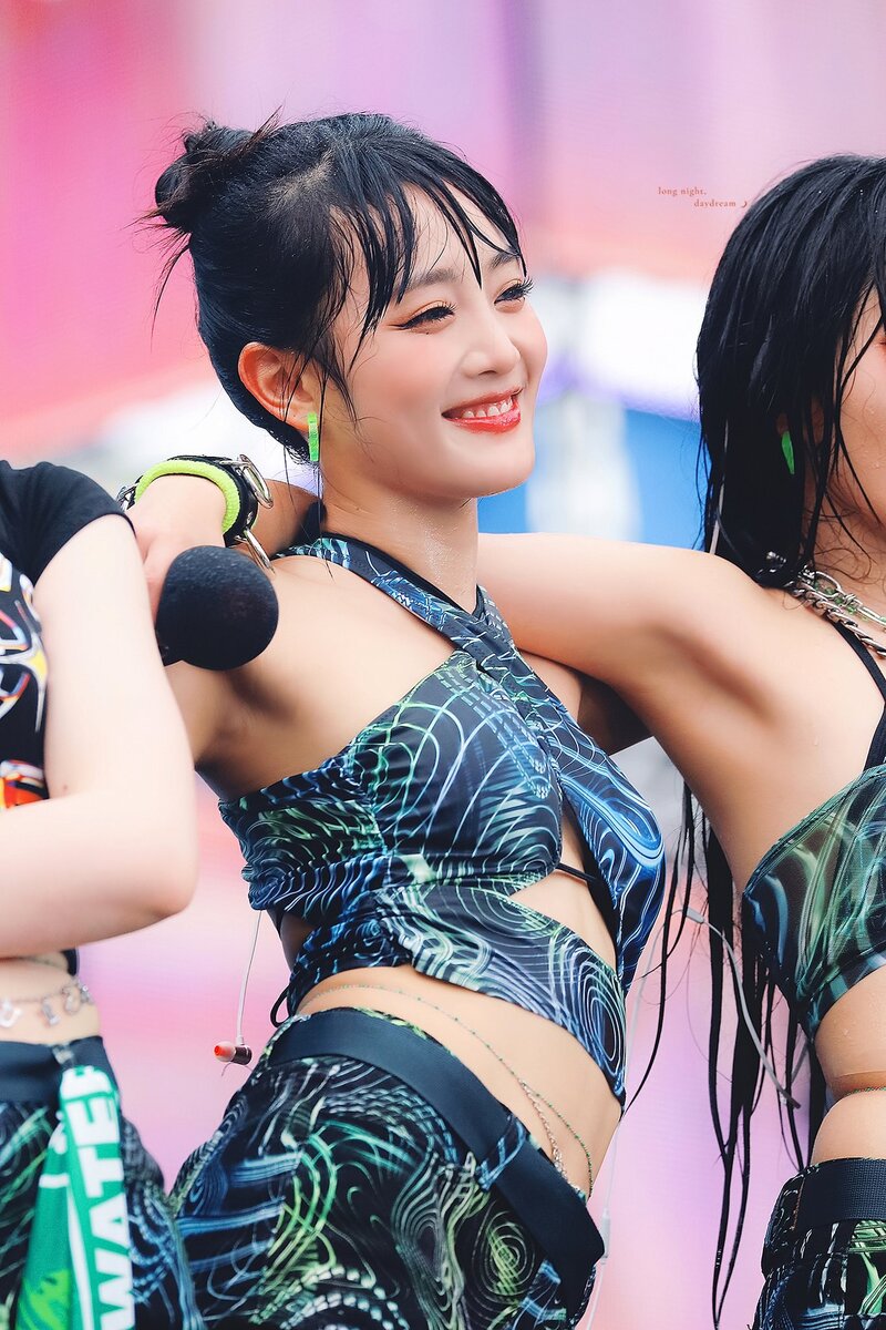 220626 (G)I-DLE Minnie at Waterbomb Festival documents 5