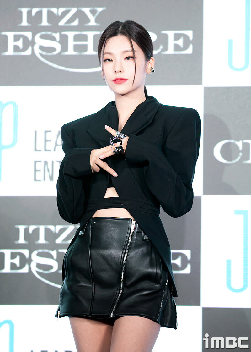 221125 ITZY Yeji 6th Mini Album 'CHESHIRE' Media Showcase documents 15