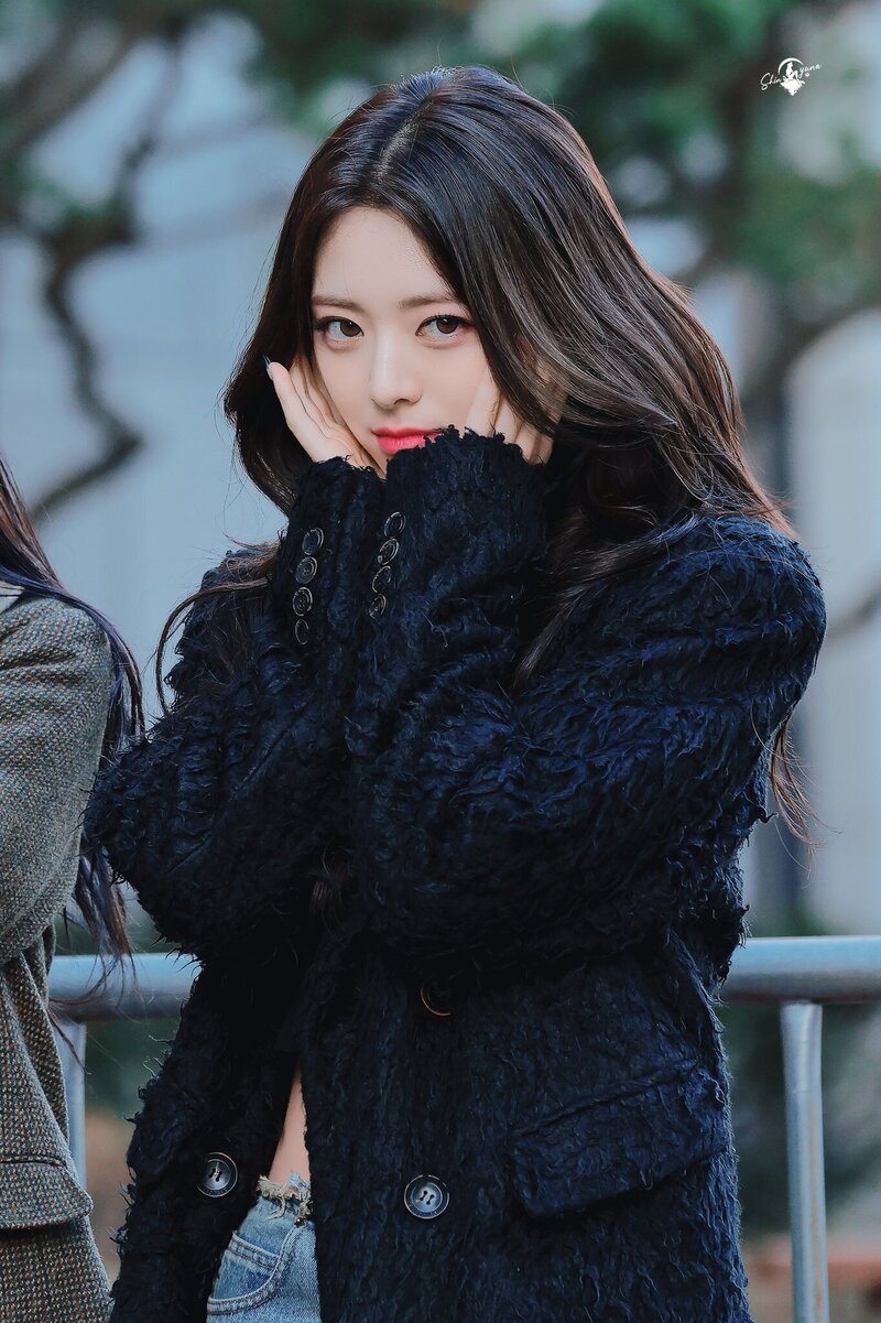 221202 ITZY Yuna - Music Bank Commute documents 4