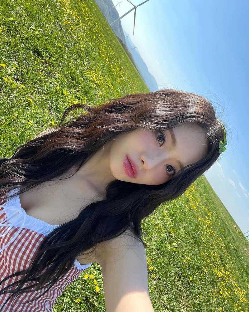 240708 fromis_9 Jiwon Instagram Update documents 2