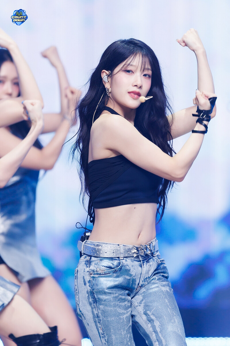 240822 fromis_9 Seoyeon - 'Supersonic' + Encore Stage at M Countdown documents 5