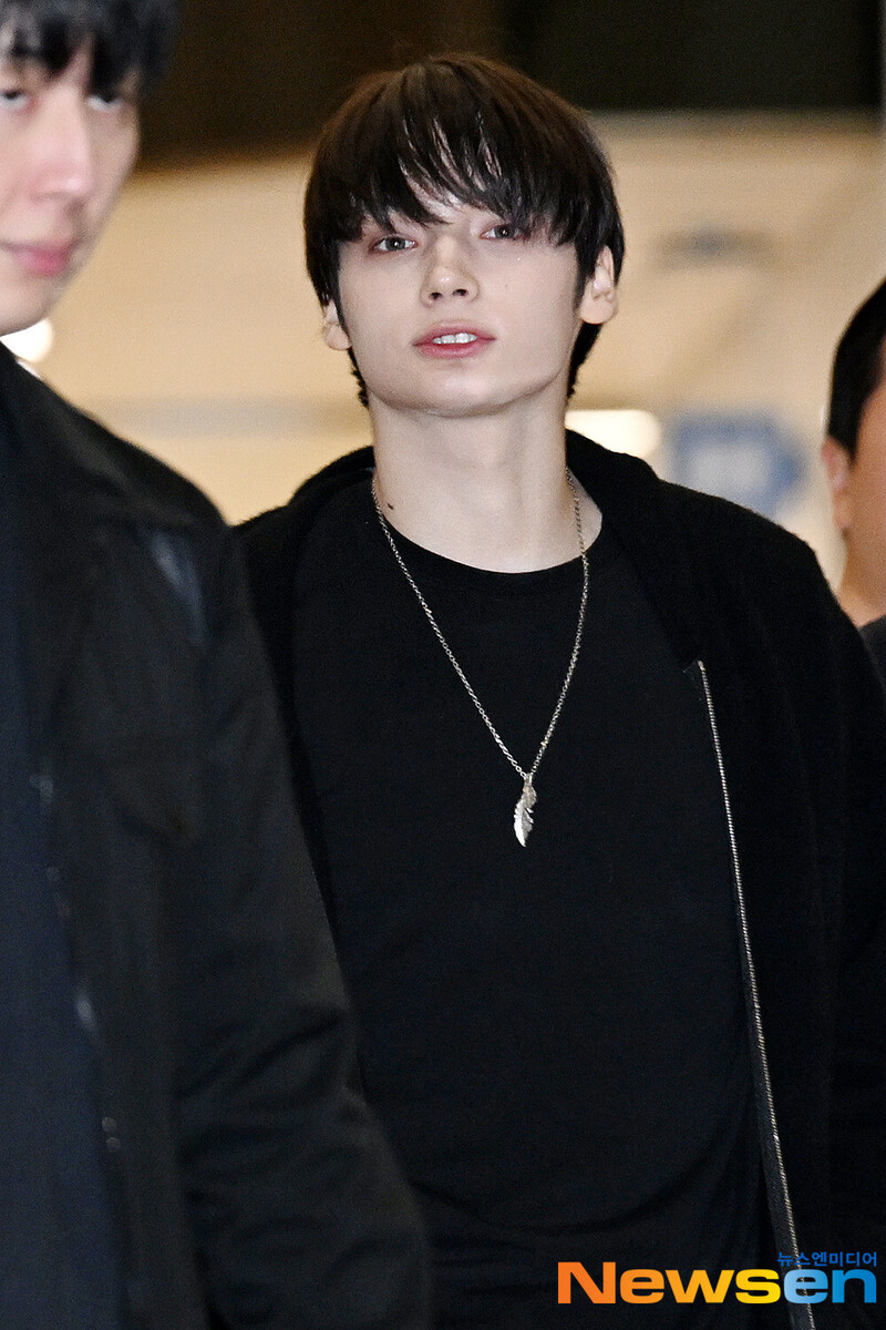 241110 TXT Huening Kai at Gimpo International Airport documents 1