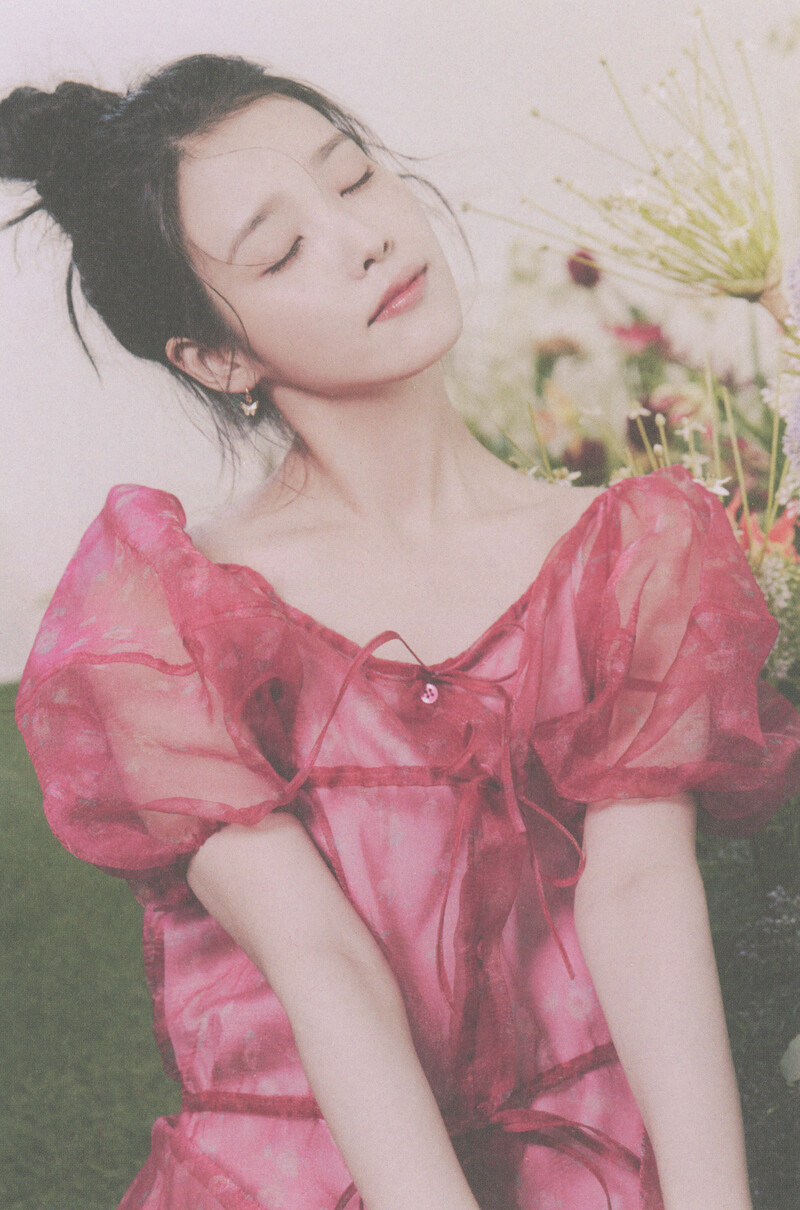 IU 2023 Season's Greetings (Scans) documents 6