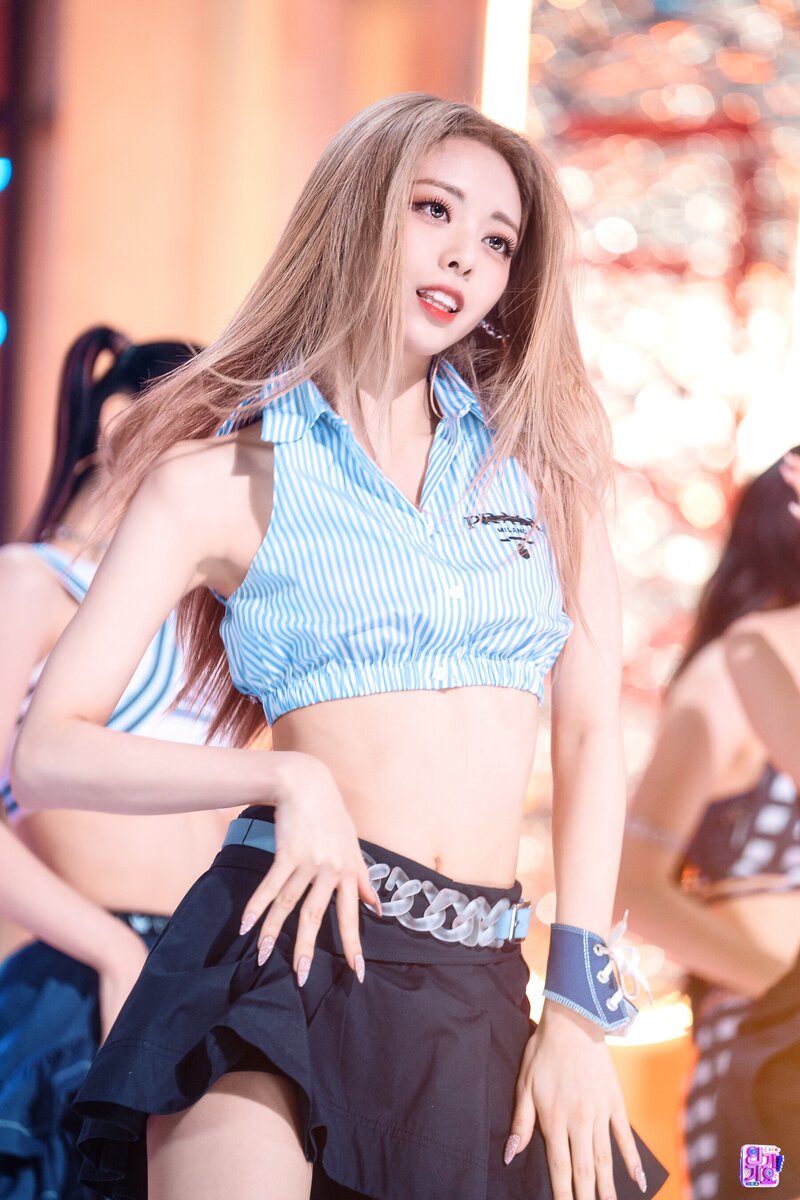 220717 ITZY Yuna - Sneakers at SBS Inkigayo documents 9