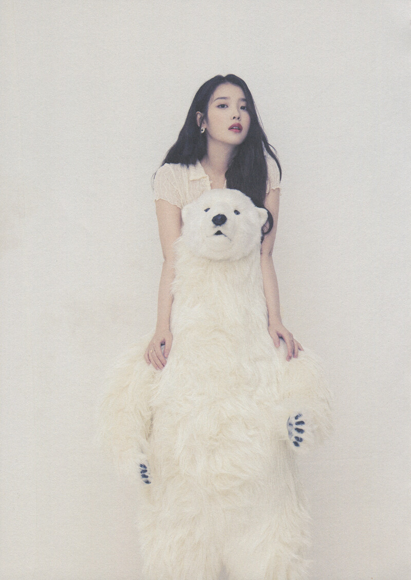 IU 2022 Season's Greetings (Scans) documents 4