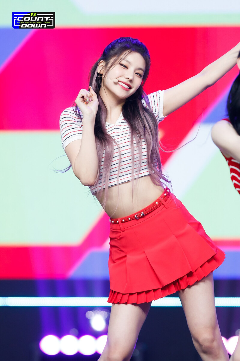 220728 ITZY Yeji - 'SNEAKERS' at M Countdown documents 4