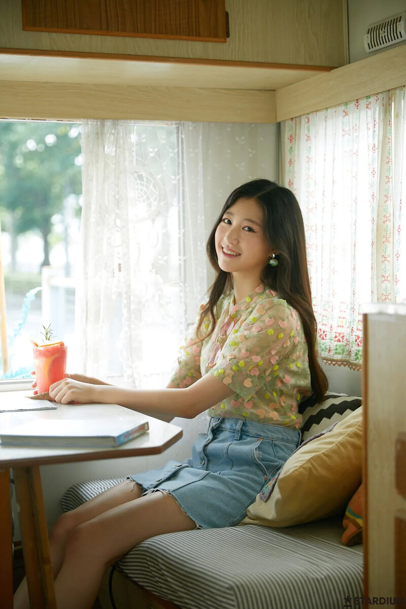 Kim_Yubin_Stardium_profile_photo_(7).png