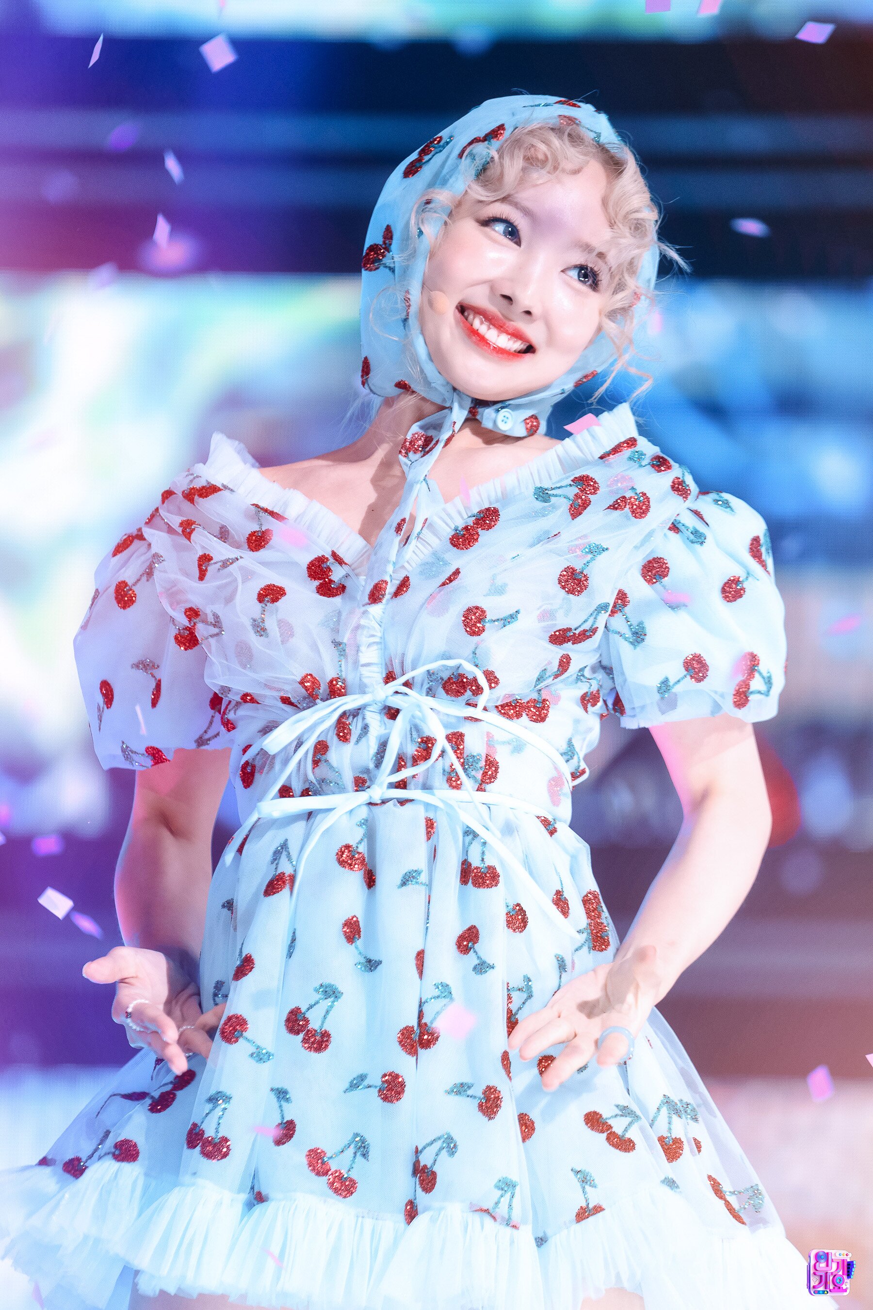 How to Create Nayeon's Blue and Yellow “Pop” Dress : r/sewing