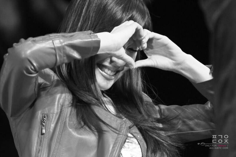 111221 Girls' Generation Tiffany at FAME! Musical First Show documents 22