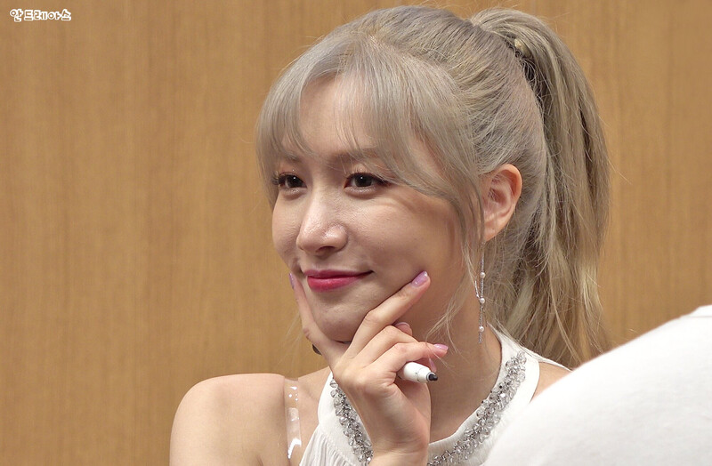 180826 Laboum Soyeon TCC Art Center Fansign documents 12