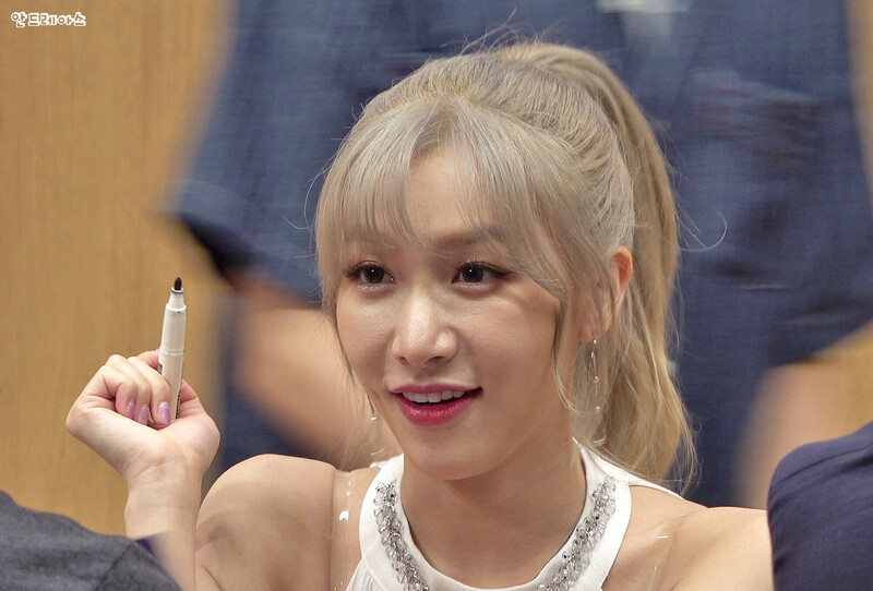 180826 Laboum Soyeon TCC Art Center Fansign documents 14