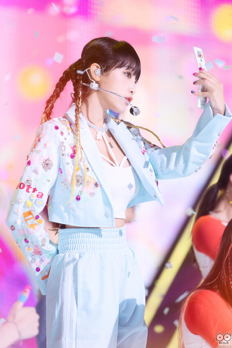 220814 Yena - 'SMARTPHONE' at Inkigayo documents 4