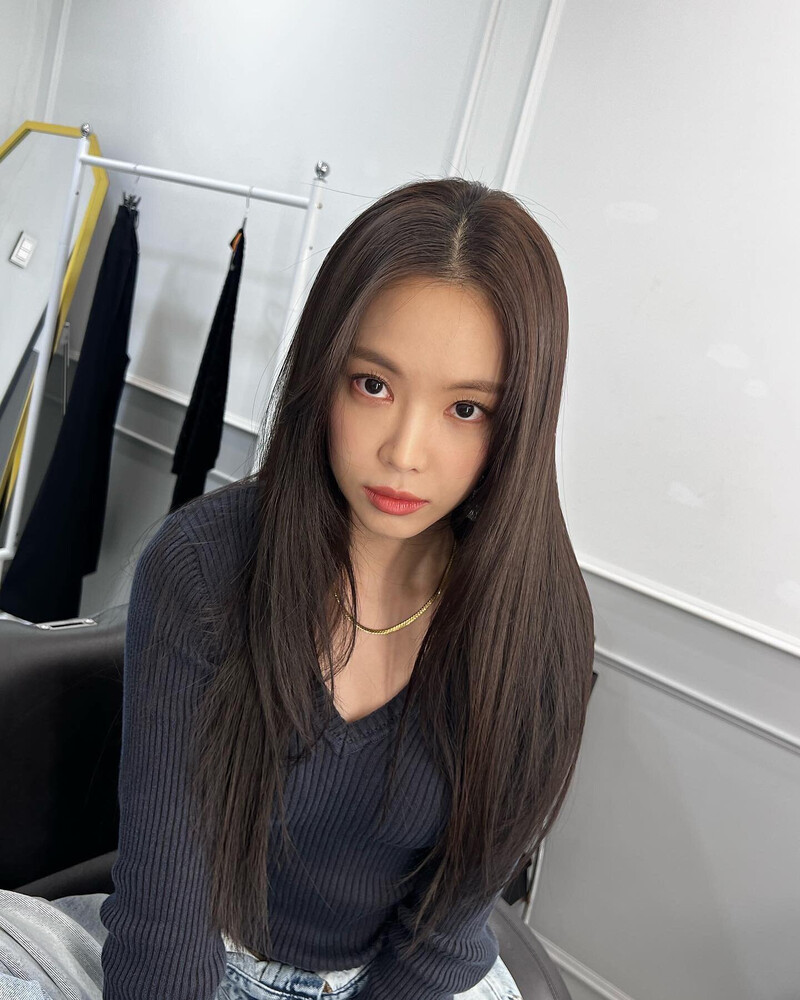 220922 Son Naeun Instagram Update | kpopping