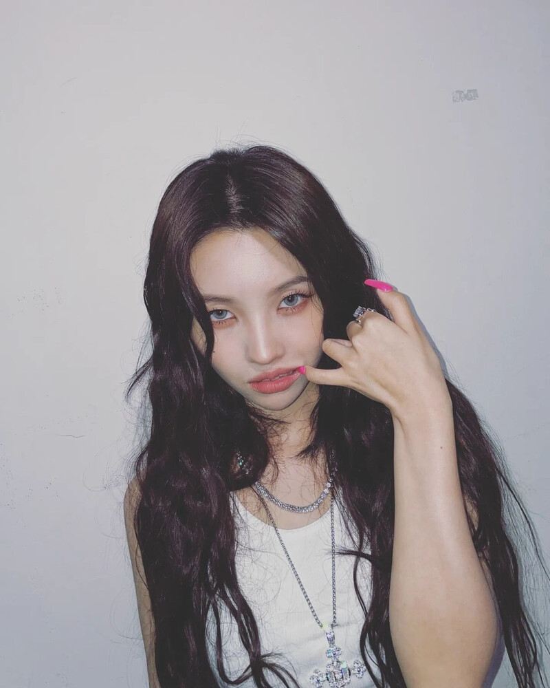 230520 (G)I-DLE Soyeon Instagram Update documents 4
