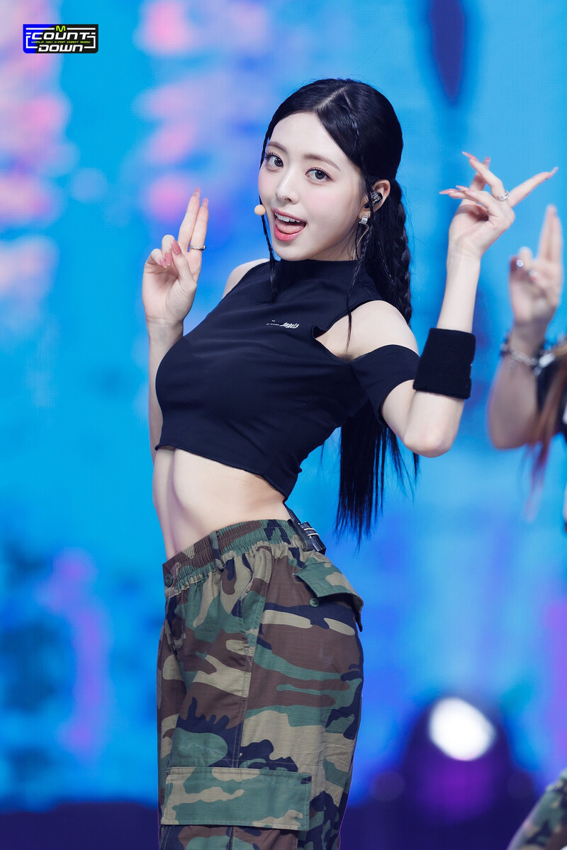 230824 ITZY Yuna - 'Cake' at M COUNTDOWN documents 3