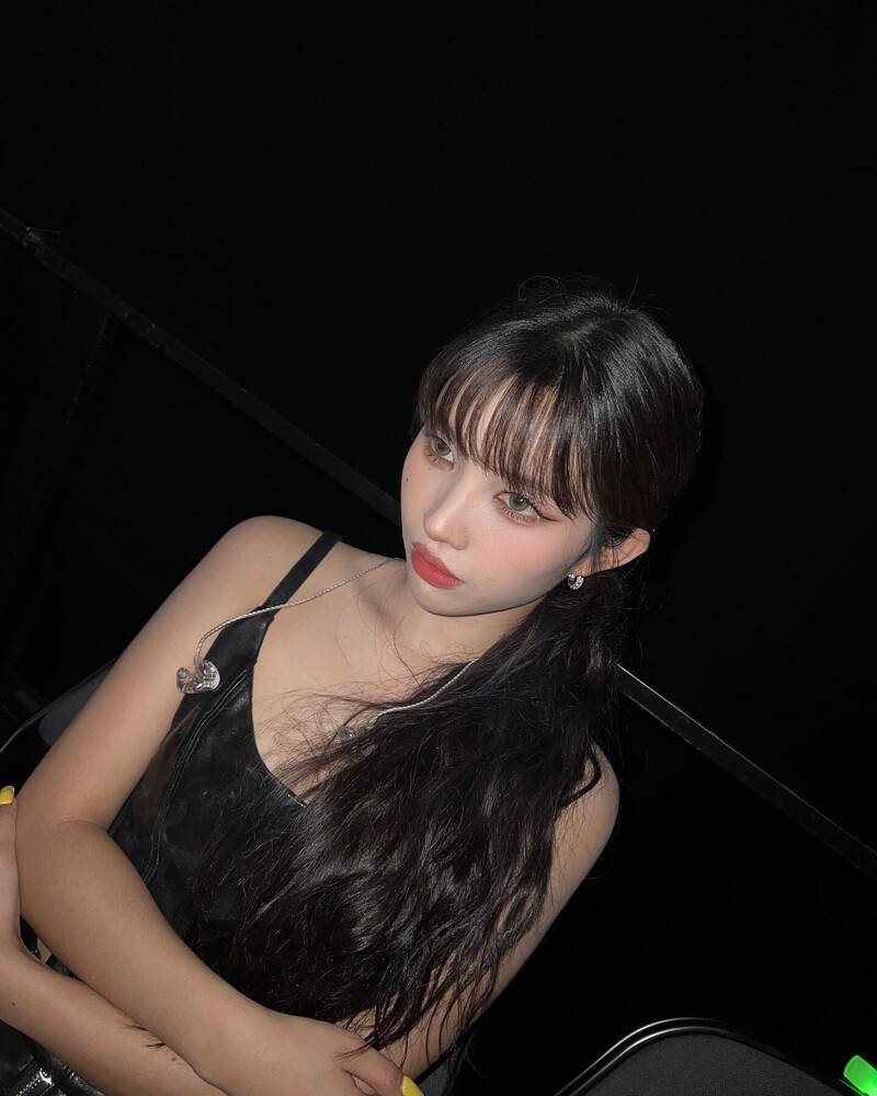 230919 - SOYEON Instagram Update documents 1