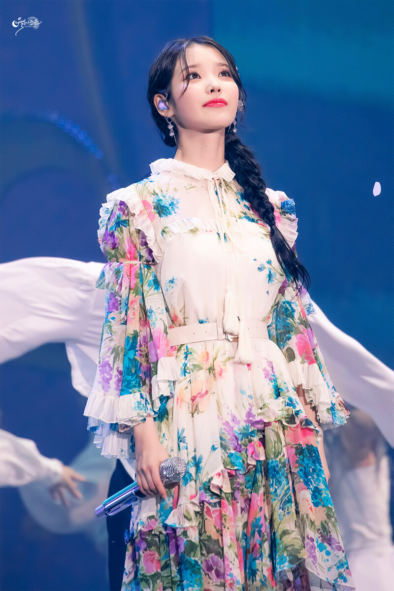 220918 IU - 'The Golden Hour' Concert documents 6