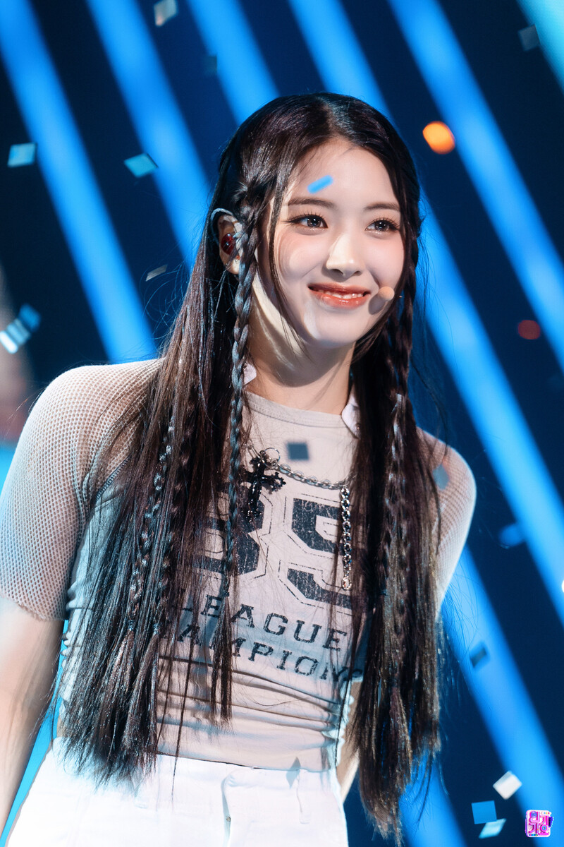 230402 NMIXX Jiwoo - 'Love Me Like This' at Inkigayo documents 5