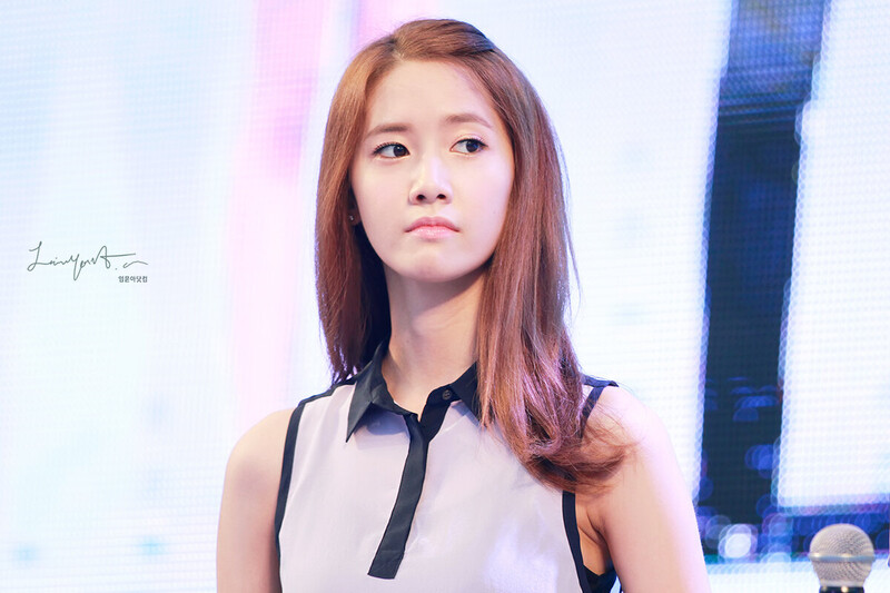 130729 Girls' Generation YoonA at SK Telecom event in Changwon documents 2