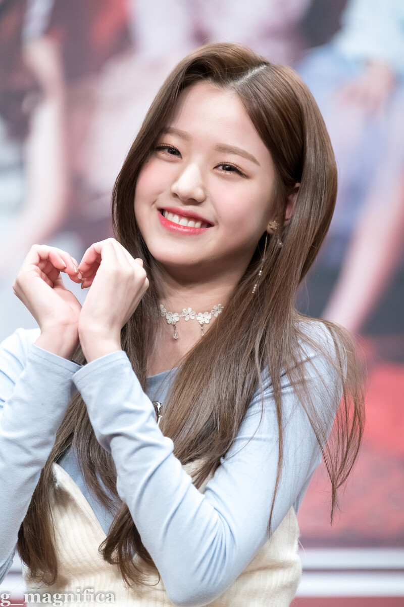 181117 IZ*ONE Wonyoung at Fansign documents 27