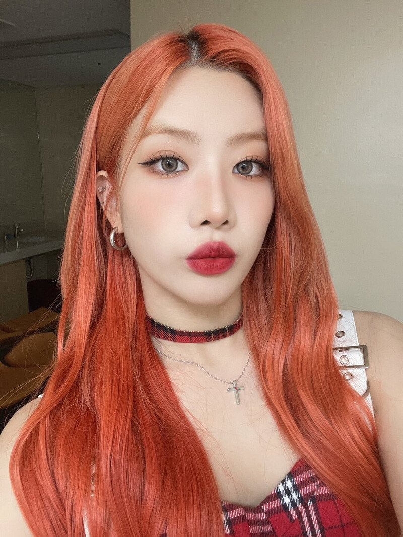 221017 LOONA Twitter Update - Kim Lip | kpopping