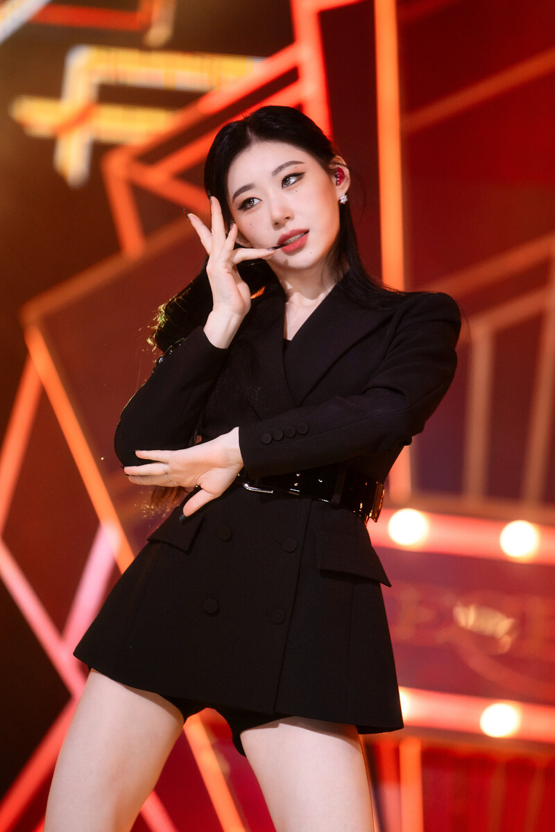 221204 ITZY Chaeryeong - 'Cheshire' at Inkigayo documents 6