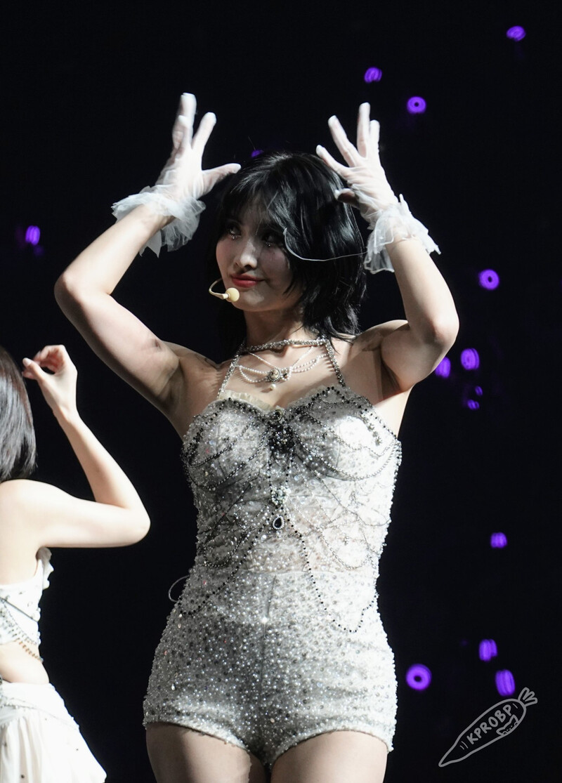 230907 TWICE Momo - ‘READY TO BE’ World Tour in London Day 1 documents 3