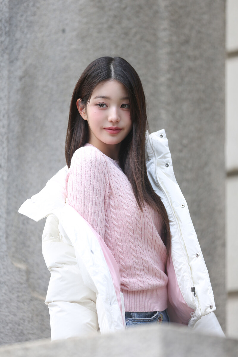 241009 Starship Entertainment Naver Post with IVE Wonyoung - Tommy Jeans Photoshoot Behind documents 5