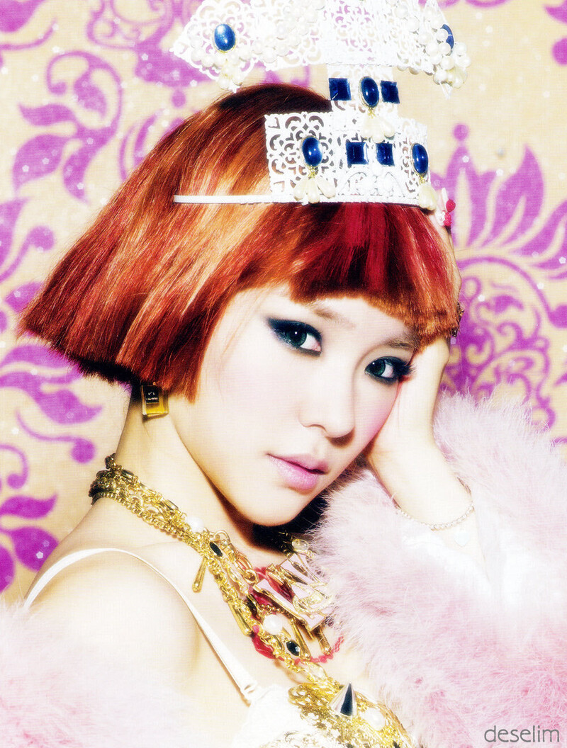 [SCAN] Girls' Generation - 'I Got A Boy' Tiffany version documents 18