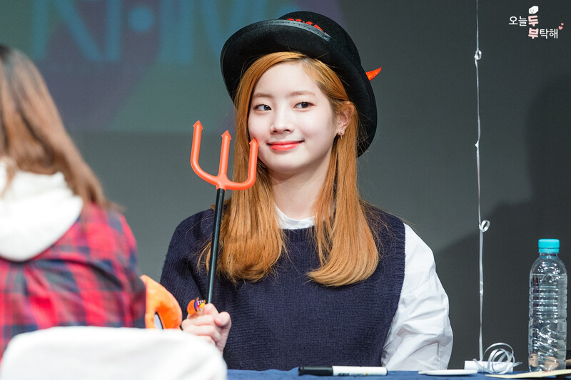 161030 TWICE Dahyun - 1st Fansign 'TWICEcoaster Lane 1' documents 5