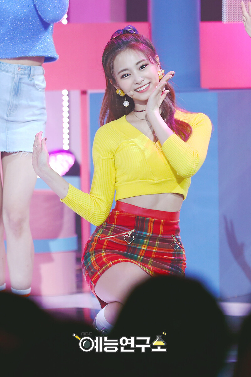 171216 TWICE Tzuyu - 'Heart Shaker' & 'Merry & Happy' at Music Core documents 1