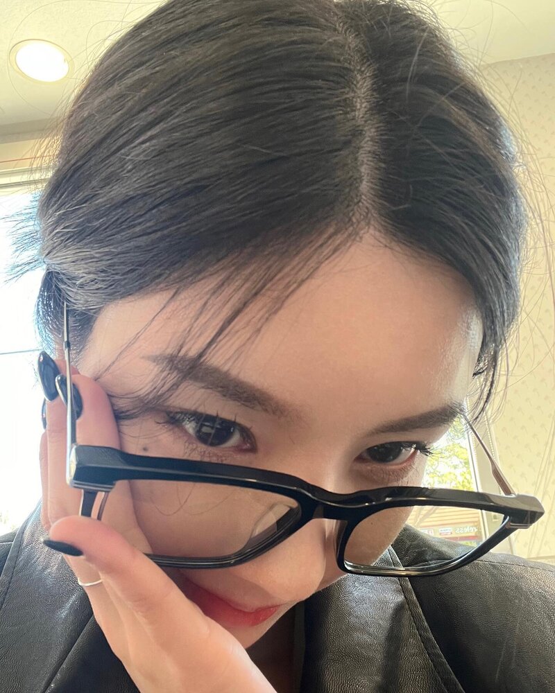 211205 Kwon Eunbi Instagram Update documents 4