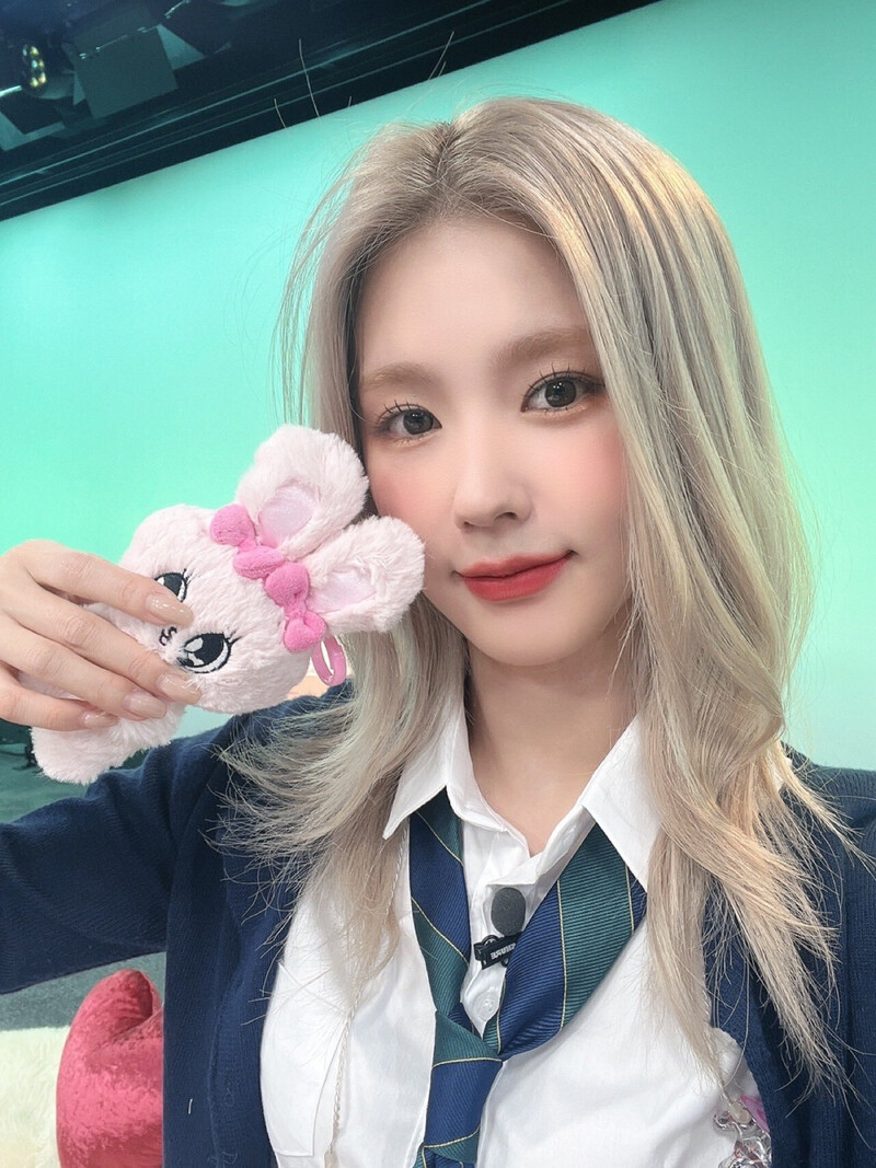 221011 (G)I-DLE SNS Update - Miyeon | kpopping