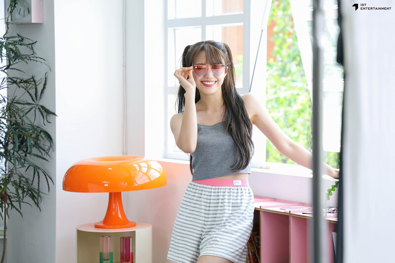 230612 IST Naver post- EUNJI 'Nareun Lookbook'  behind documents 17